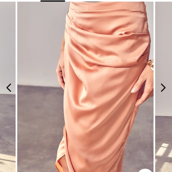 NWT DO + BE
Pleated Midi Wrap Skirt Size Medium - Picture 5 of 5